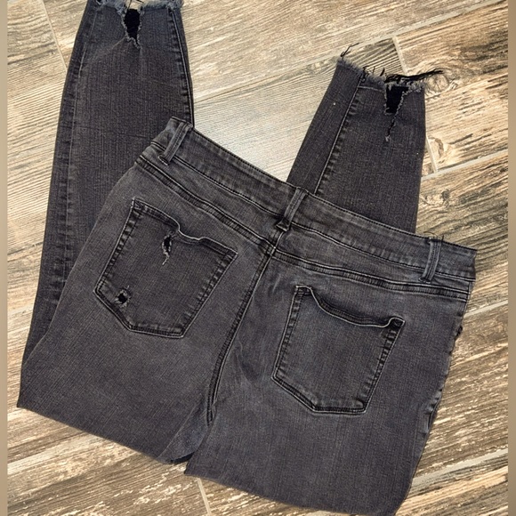 Maurice’s Sz XL Reg Distressed Black Denim Jean Jegging - Picture 4 of 10